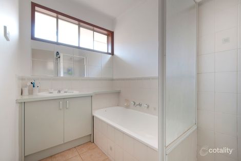 Property photo of 52 Broderick Road Carrum Downs VIC 3201