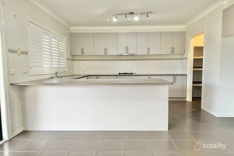 Property photo of 14 Maclarens Close Manor Lakes VIC 3024