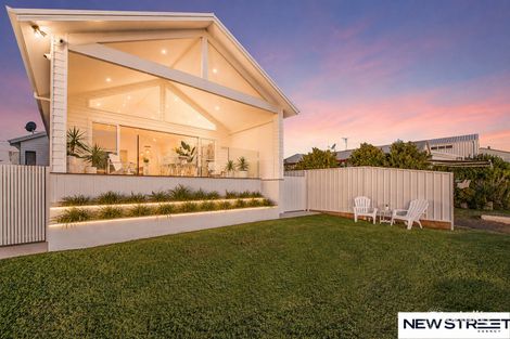 Property photo of 19 Marks Parade Marks Point NSW 2280