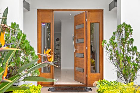 Property photo of 3 Collins Crescent Benowa QLD 4217