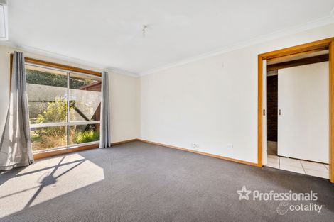 Property photo of 1/17 Sheahan Crescent Hoppers Crossing VIC 3029