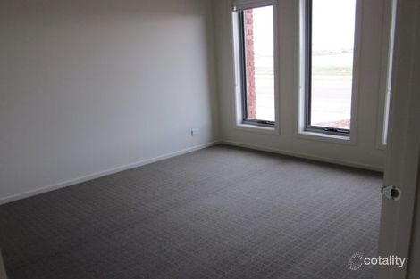 Property photo of 13 Rifflebird Drive Tarneit VIC 3029