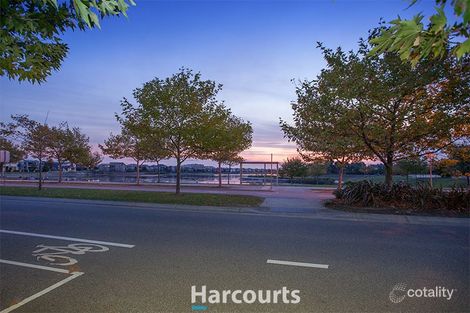 Property photo of 53 Lakeside Boulevard Pakenham VIC 3810