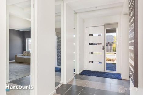 Property photo of 5 Peisley Crescent Cranbourne East VIC 3977