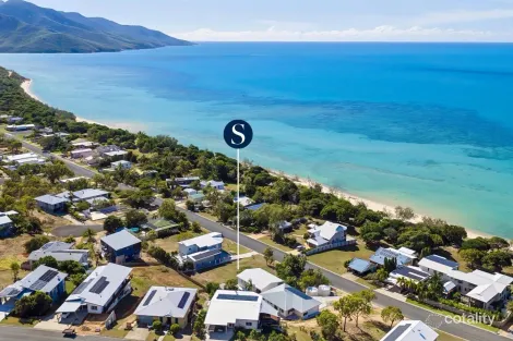 37 Gloucester Ave, Hideaway Bay, QLD 4800