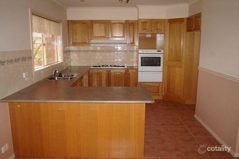 Property photo of 2 Whitcombe Mews Cranbourne VIC 3977