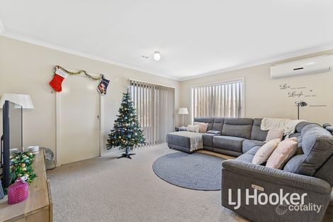 Property photo of 2 Green Orchid Circuit Pakenham VIC 3810