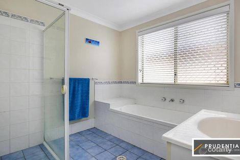 Property photo of 34 Pyramus Circuit Rosemeadow NSW 2560