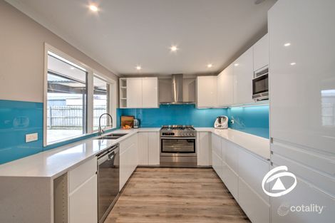 6 Bluegrass Cres, Pakenham, VIC 3810