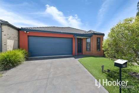 Property photo of 2 Green Orchid Circuit Pakenham VIC 3810