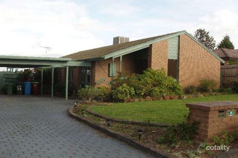 Property photo of 38 Ravenhill Crescent Endeavour Hills VIC 3802