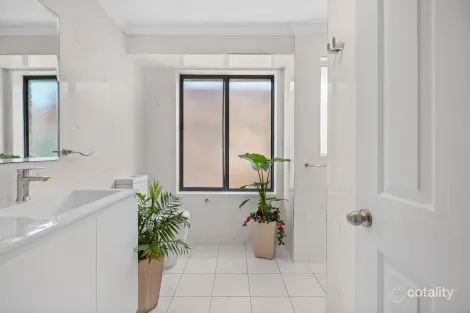 Property photo of 27 Spring Park Circuit Aberfoyle Park SA 5159