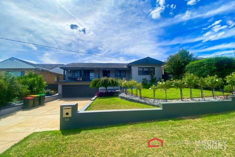 Property photo of 121 Simkin Crescent Kooringal NSW 2650