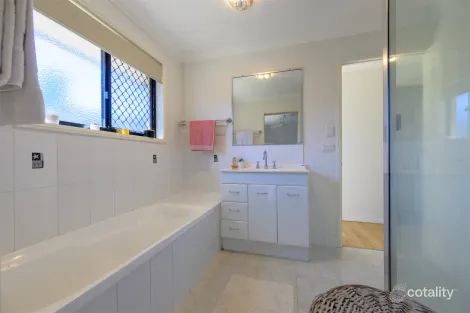 Property photo of 10B Linhow Crescent Clinton QLD 4680