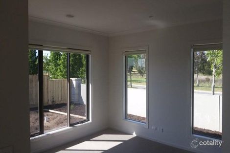 27 Waterside Cct, Sandhurst, VIC 3977