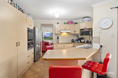 Property photo of 28 Lachlan Crescent Sandstone Point QLD 4511