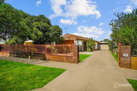 19 Staughton St, Melton South, VIC 3338