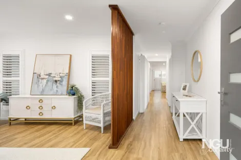 Property photo of 45 Bemina Crescent Spring Mountain QLD 4300