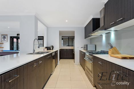 Property photo of 17 Montham Close Berwick VIC 3806