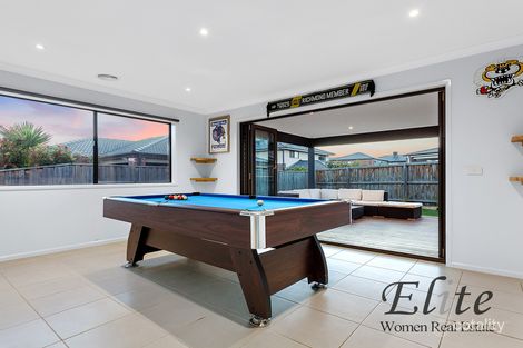 Property photo of 17 Montham Close Berwick VIC 3806