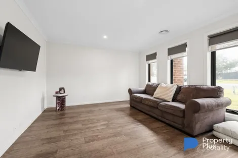 Property photo of 2 Longmore Street Kangaroo Flat VIC 3555