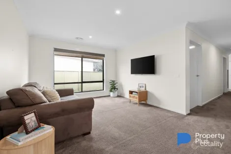 Property photo of 2 Longmore Street Kangaroo Flat VIC 3555