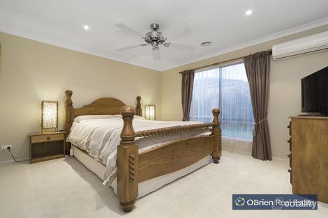Property photo of 17 Pipetrack Circuit Cranbourne East VIC 3977