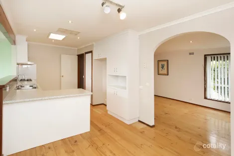 Property photo of 15 Galilee Crescent Mill Park VIC 3082