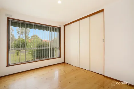 Property photo of 15 Galilee Crescent Mill Park VIC 3082