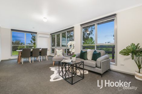 Property photo of 11 Bravington Close Bravington VIC 3821