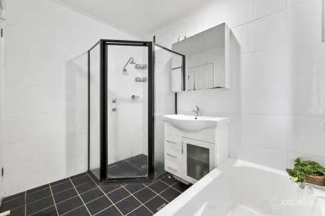 Property photo of 31 Hamlet Crescent Rosemeadow NSW 2560