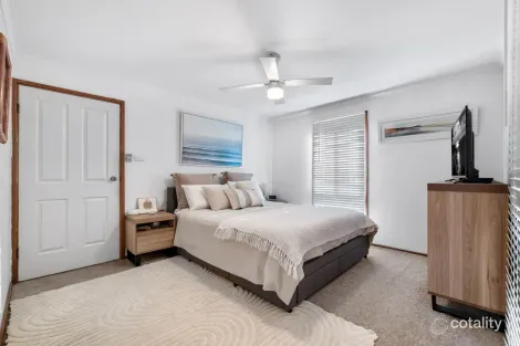 Property photo of 31 Hamlet Crescent Rosemeadow NSW 2560