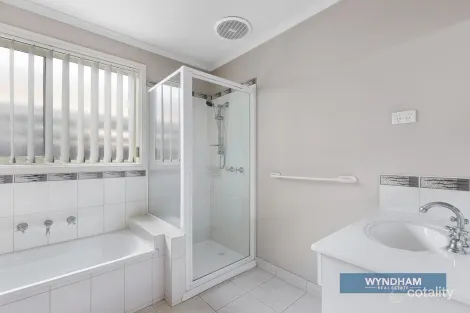 Property photo of 48 Finchley Park Crescent Tarneit VIC 3029
