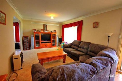 Property photo of 7 Kirrang Avenue Glenfield Park NSW 2650