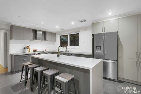 Property photo of 13 Rolland Court Endeavour Hills VIC 3802