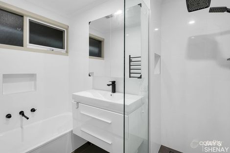 Property photo of 13 Rolland Court Endeavour Hills VIC 3802