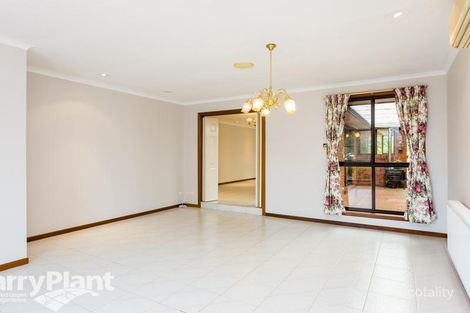 Property photo of 2 Carling Court Altona Meadows VIC 3028