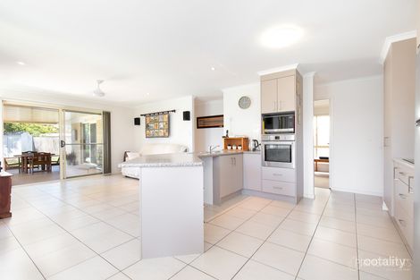 Property photo of 8 Ladbroke Crescent Urangan QLD 4655