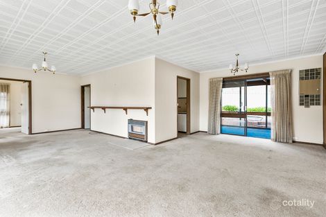 Property photo of 16 Boronia Crescent Strathdale VIC 3550