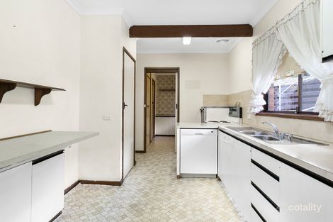 Property photo of 16 Boronia Crescent Strathdale VIC 3550