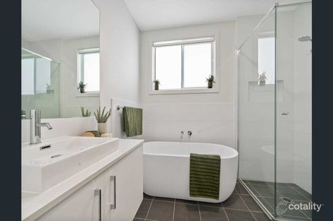 Property photo of 21 Brooke Avenue Killarney Vale NSW 2261