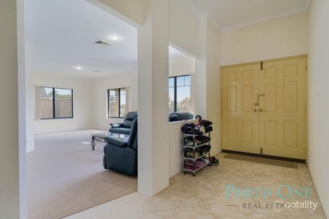 Property photo of 8 Drogheda Way Waterford WA 6152