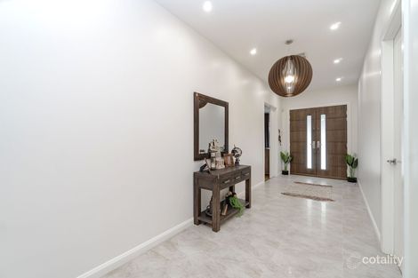 Property photo of 29 Banjolina Circuit Craigieburn VIC 3064