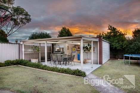 27 Dover St, Wendouree, VIC 3355