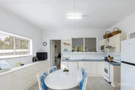 Property photo of 15 Jacaranda Avenue Bendalong NSW 2539