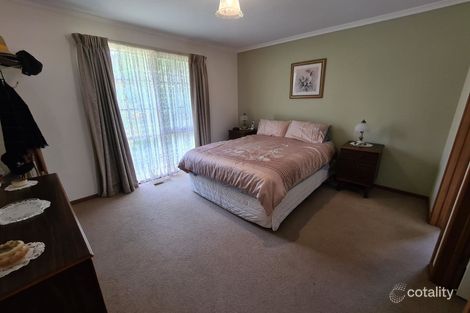 Property photo of 19 Lakeside Crescent Croydon Hills VIC 3136