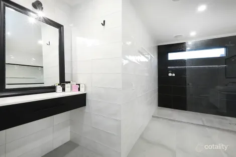 Property photo of 11 Cobblestone Drive Attwood VIC 3049