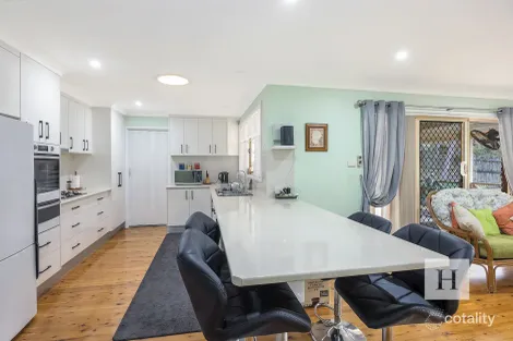 Property photo of 10 Japonica Close Lake Haven NSW 2263