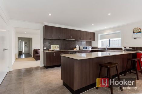 Property photo of 10 Pashia Grove Pakenham VIC 3810
