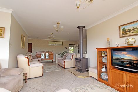 Property photo of 13 Ealing Crescent Fishing Point NSW 2283